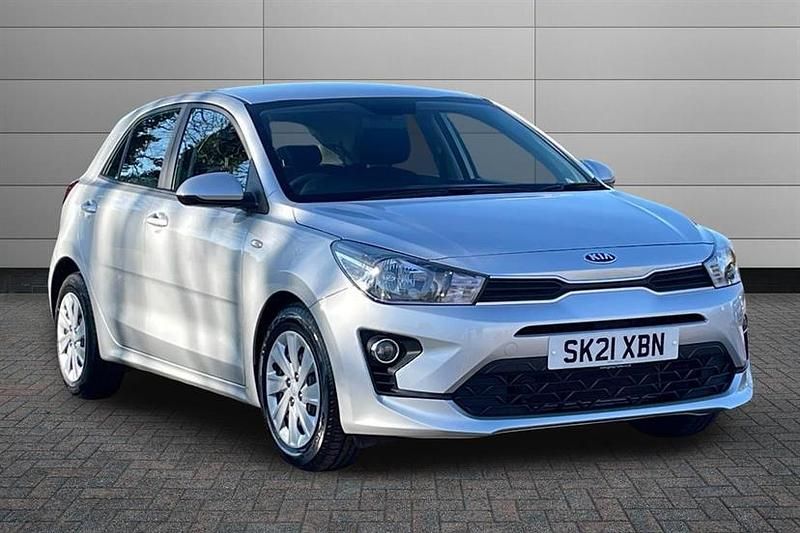 Used Kia Rio 83 HP (61 kW) 2021 Satin silver Hatchback