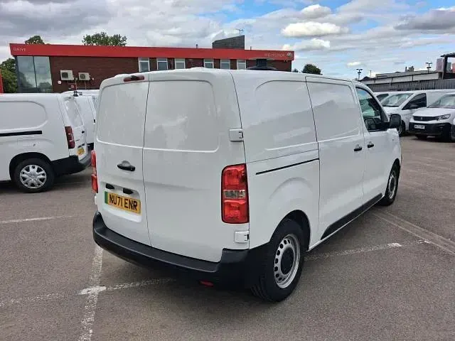Used Peugeot e-Expert 100 kW (136 HP) 2021 Pink Van