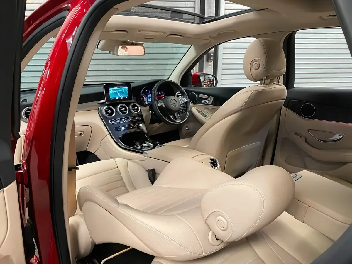 Used Mercedes GLC250 Premium 204 HP (150 kW) 2016 Red Estate