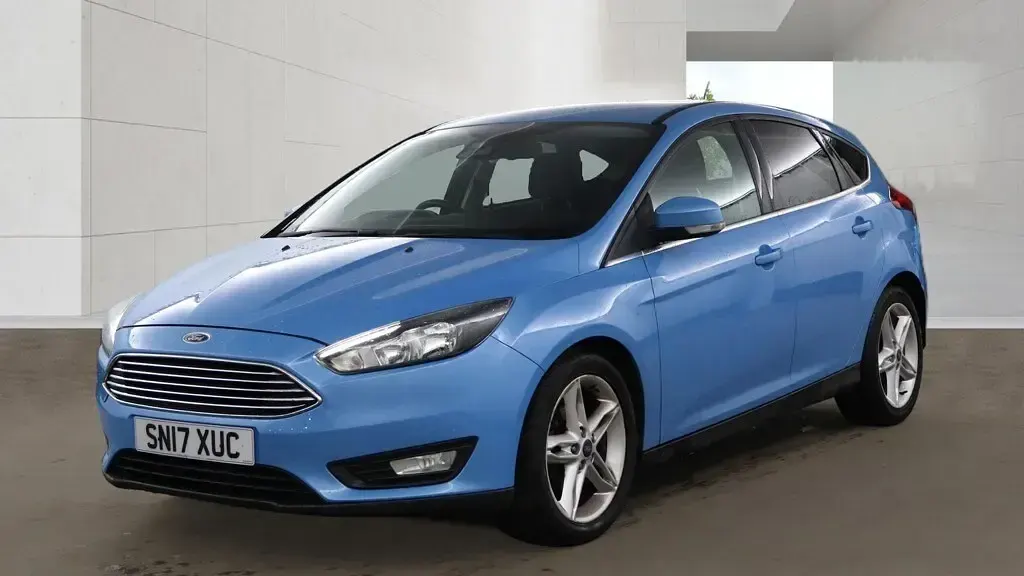 Used Ford Focus Zetec 125 HP (91 kW) 2017 Blue Hatchback