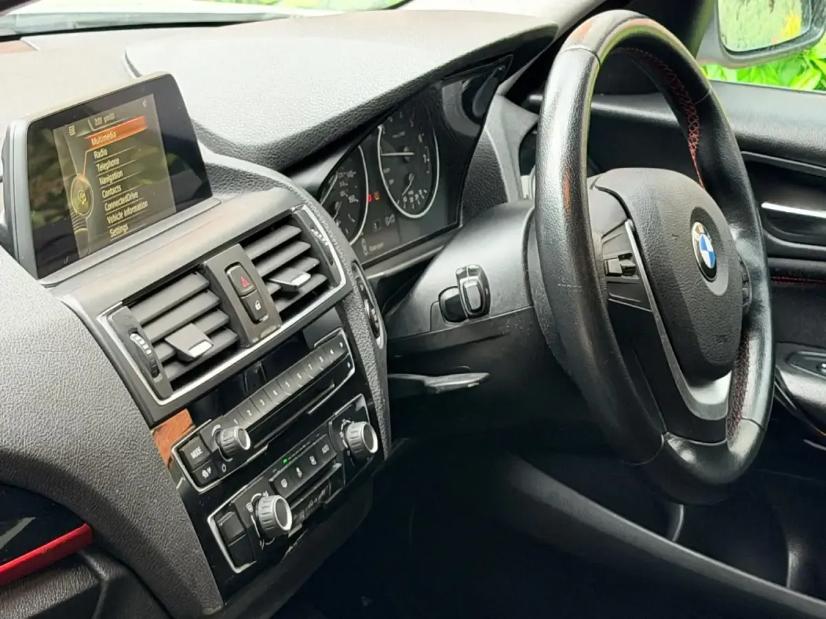 Used BMW 118 Sport Line 2015 White Hatchback