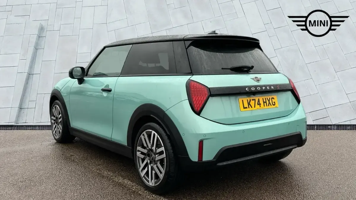 Usado Mini Cooper S Hatch 201 HP (147 kW) 2024 Verde Citadino