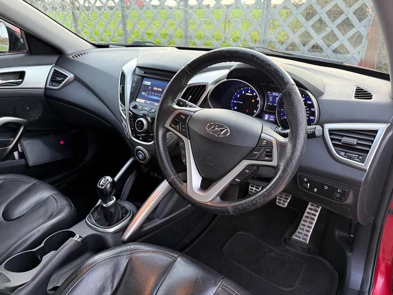 Used Hyundai Veloster Sport 140 HP (102 kW) 2012 Red Hatchback