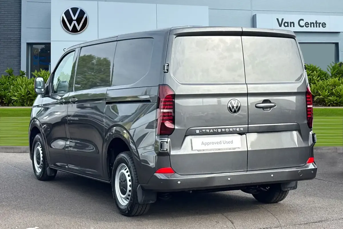 Nouă VW Transporter 100 kW (136 CP) 2026 Gri Van