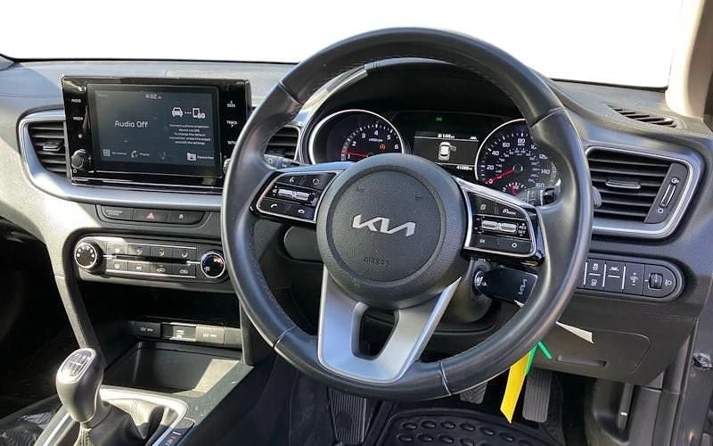 Usado Kia XCeed 120 HP (88 kW) 2022 Cinzento SUV
