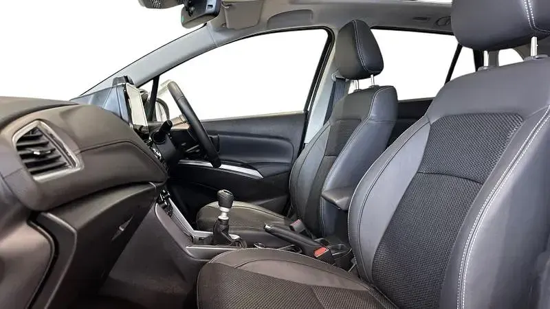 Used Suzuki SX4 129 HP (94 kW) 2025 White Hatchback