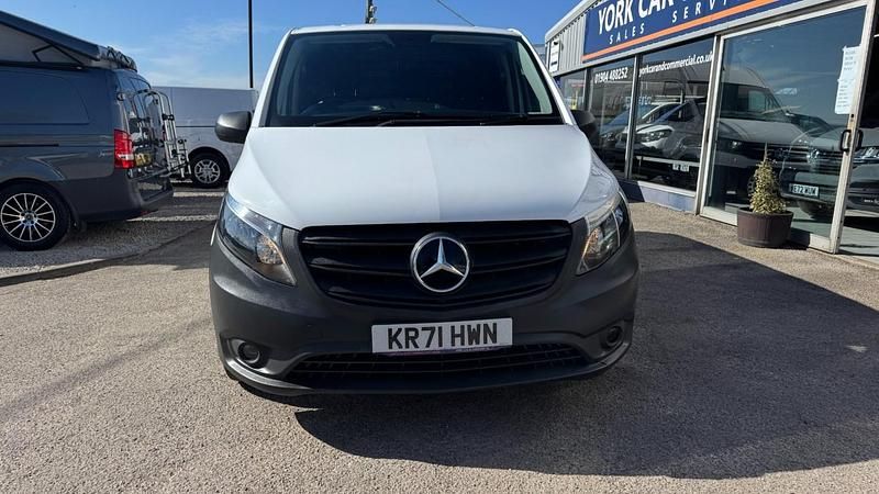 Used Mercedes Vito Progressive 161 HP (118 kW) 2021 White Van