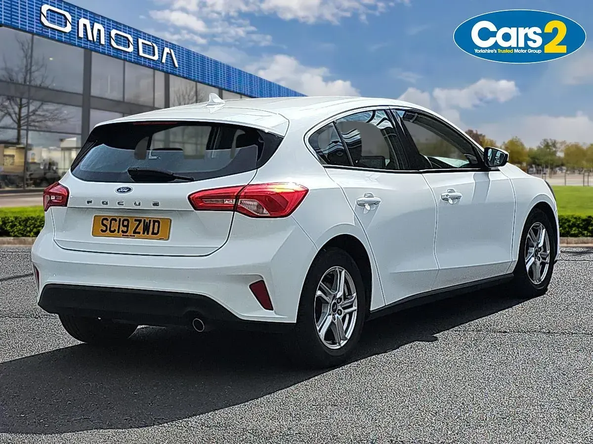 Used Ford Focus Zetec 2019 White Hatchback