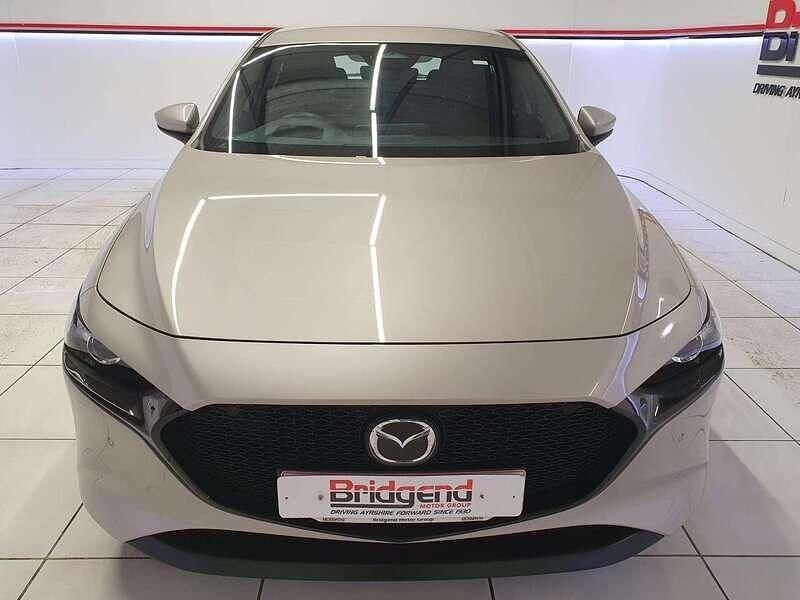 Begagnad Mazda 3 Center-Line 140 HK (102 kW) 2025 Silver Halvkombi
