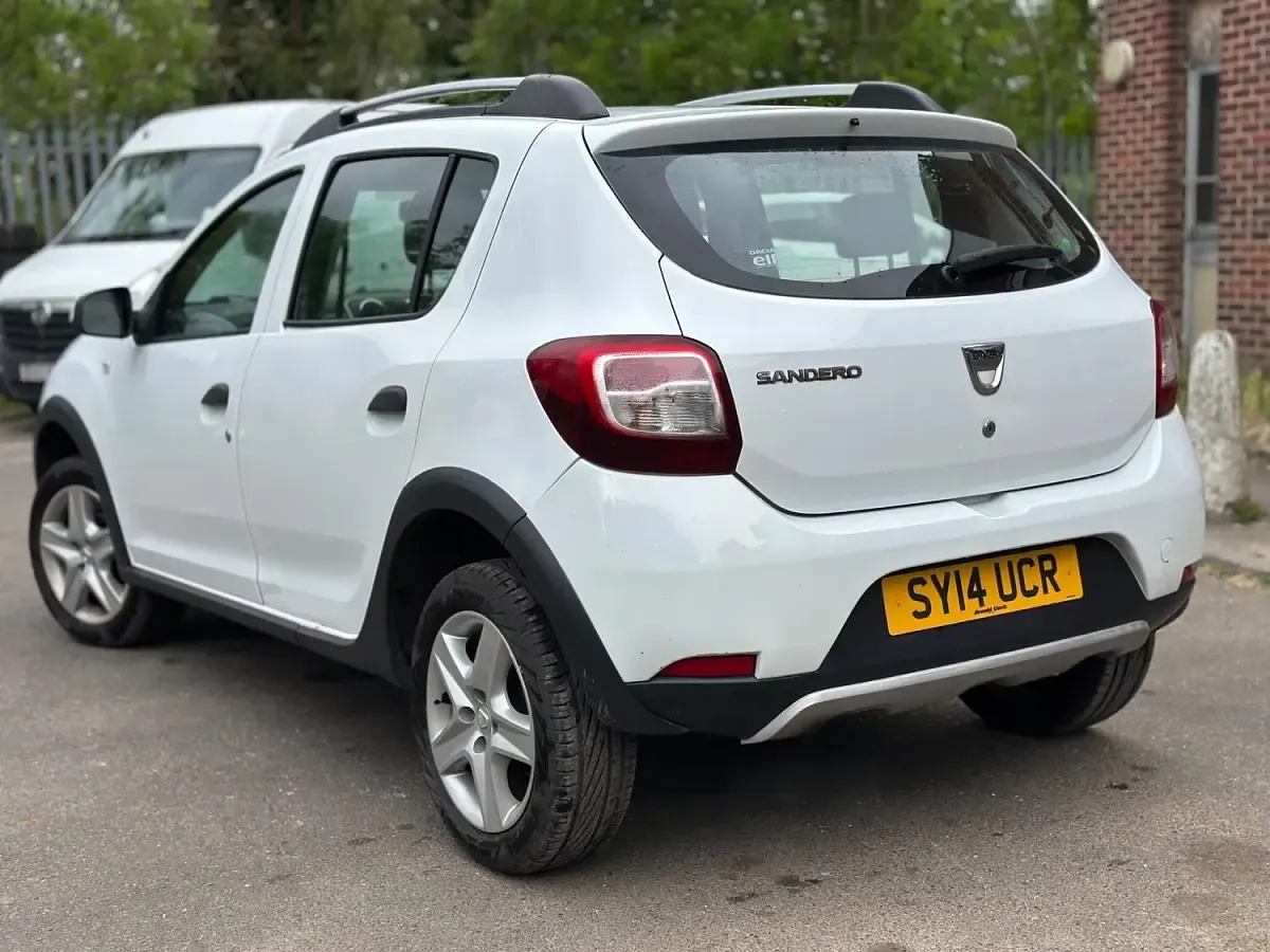 Used Dacia Sandero Ambiance 90 HP (66 kW) 2014 White Hatchback