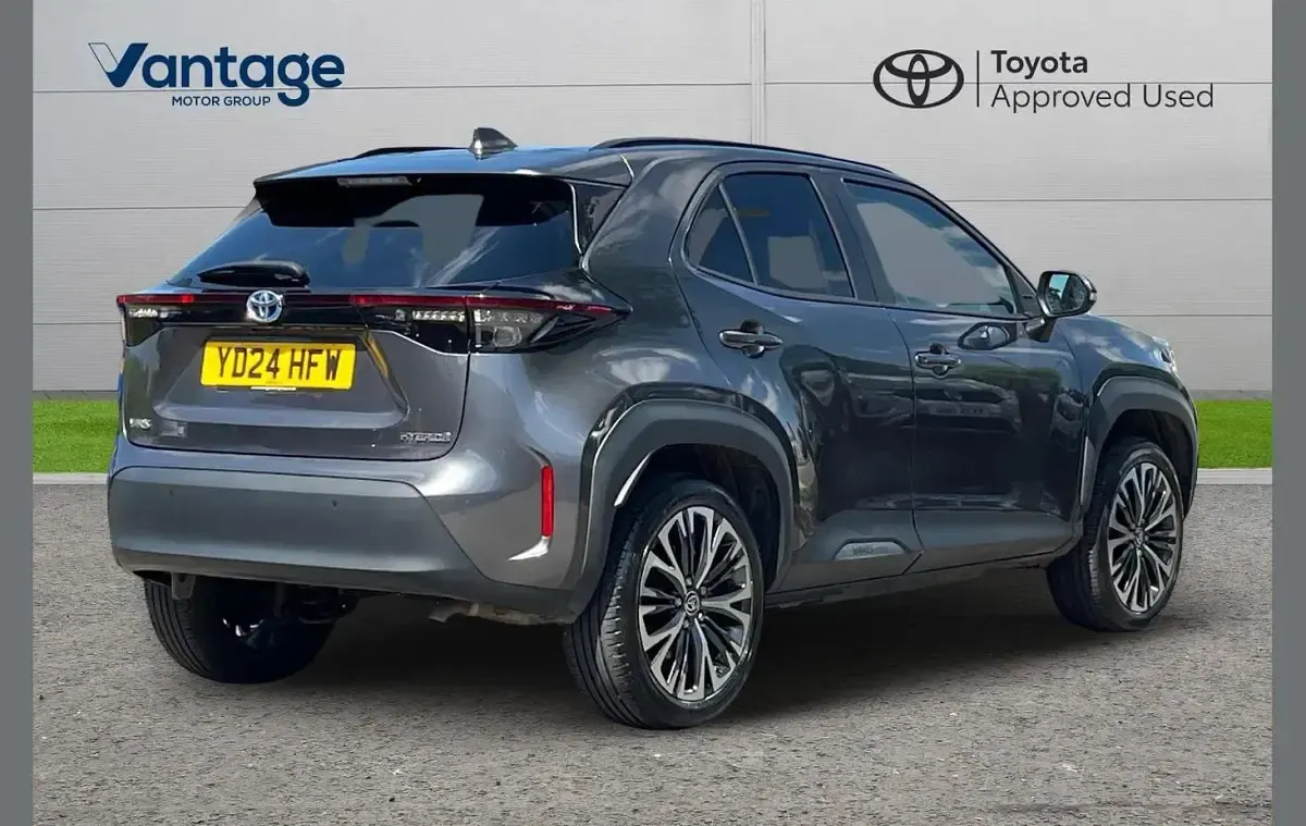 Used Toyota Yaris Cross 113 HP (83 kW) 2024 Grey SUV