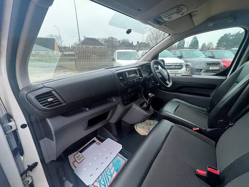 Used Vauxhall Vivaro Edition 150 HP (110 kW) 2020 White MPV