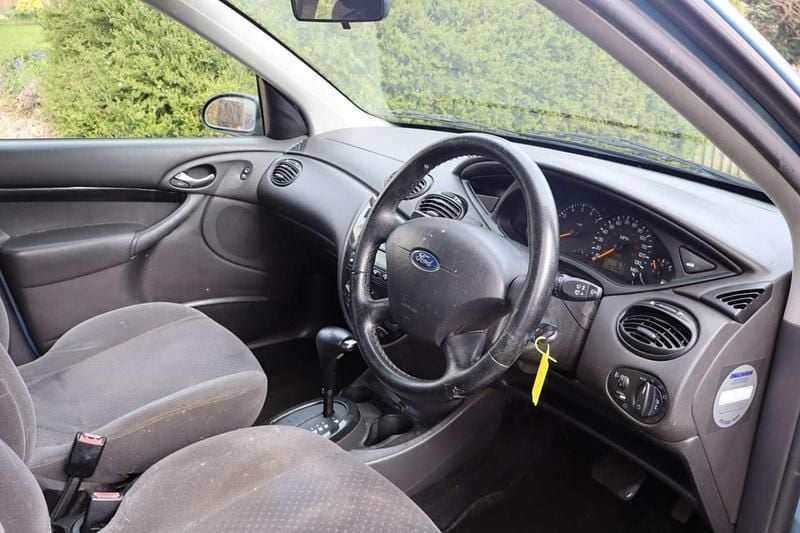 Used Ford Focus Ghia 100 HP (73 kW) 2003 Blue Hatchback