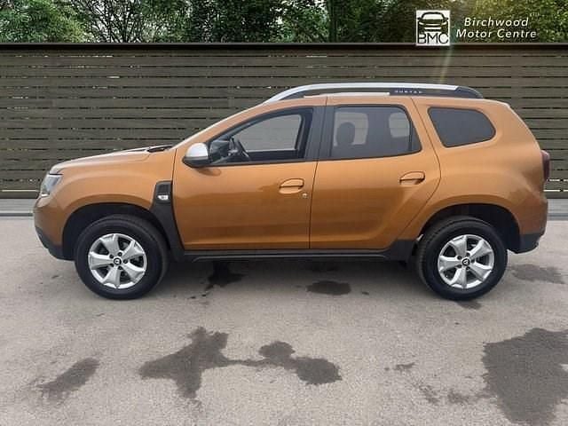Used Dacia Duster Comfort 115 HP (84 kW) 2018 Orange SUV