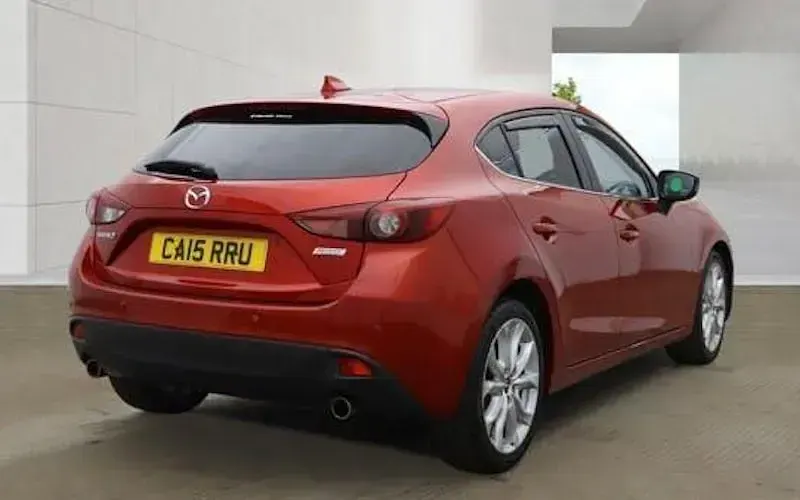 Used Mazda 3 Inclusive 165 HP (121 kW) 2015 Red Hatchback