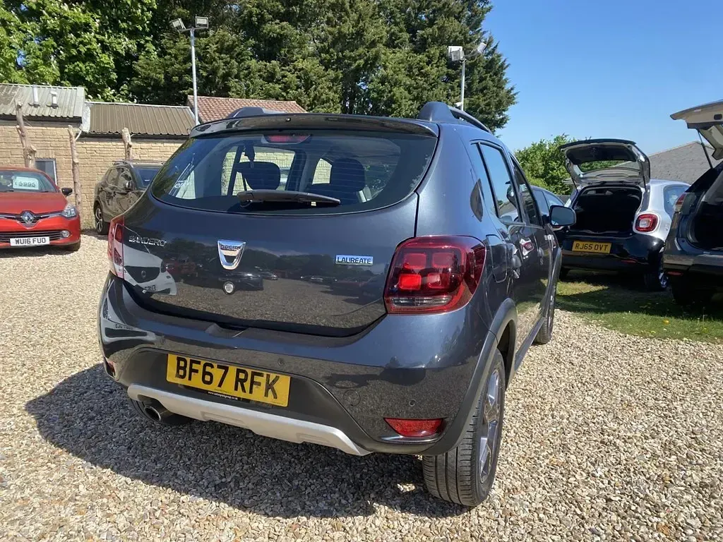 Used Dacia Sandero Lauréate 90 HP (66 kW) 2017 Grey Hatchback