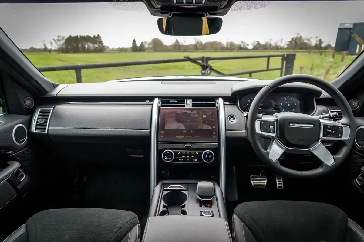 Used Land Rover Discovery HSE Dynamic 2023 Black SUV