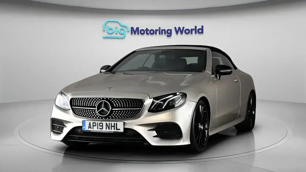 Usado Mercedes E220 AMG line 194 HP (142 kW) 2019 Prateado Cabrios