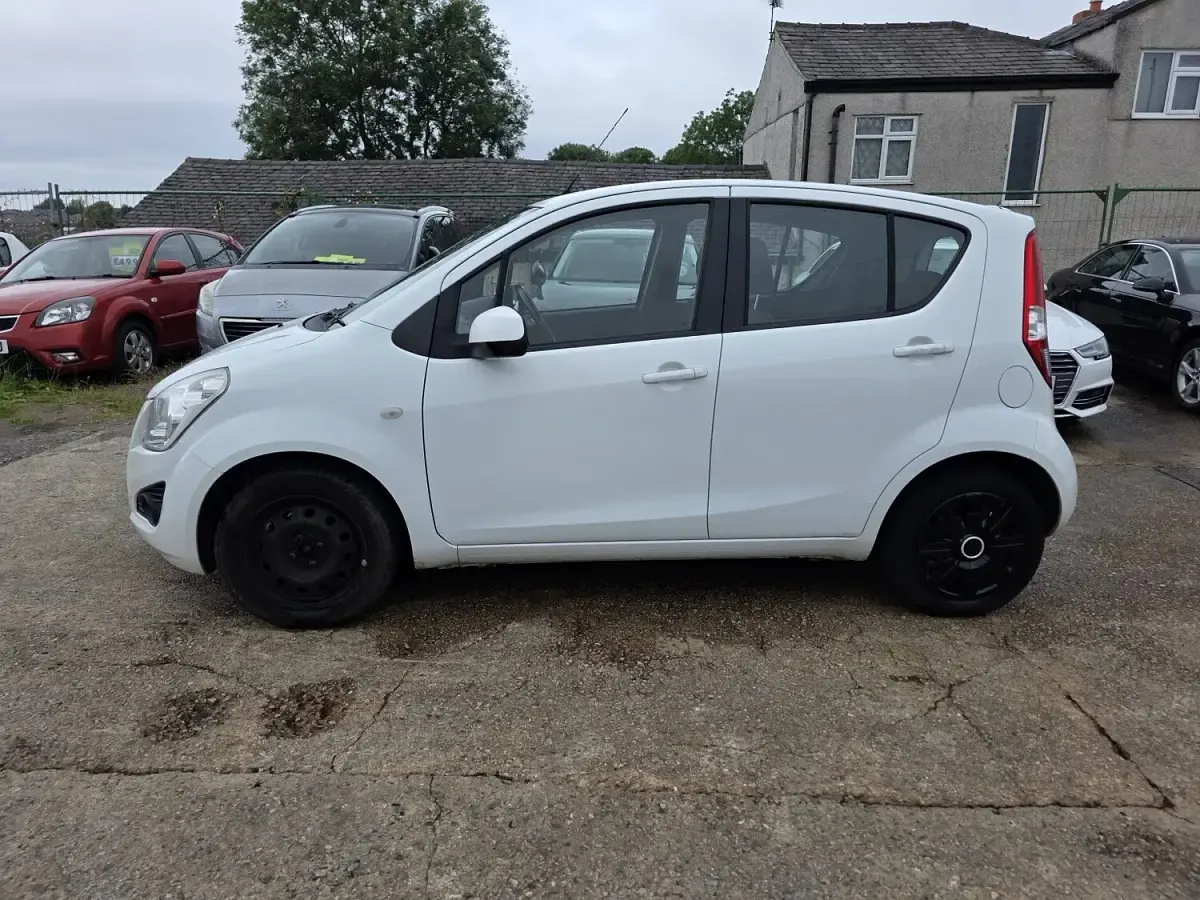 Used Suzuki Splash 2012 White Hatchback