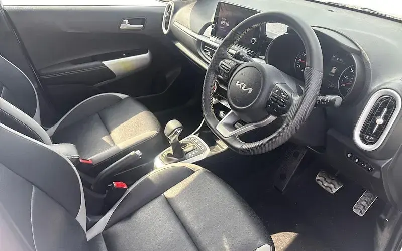 Used Kia Picanto X-Line 67 HP (49 kW) 2023 White Hatchback