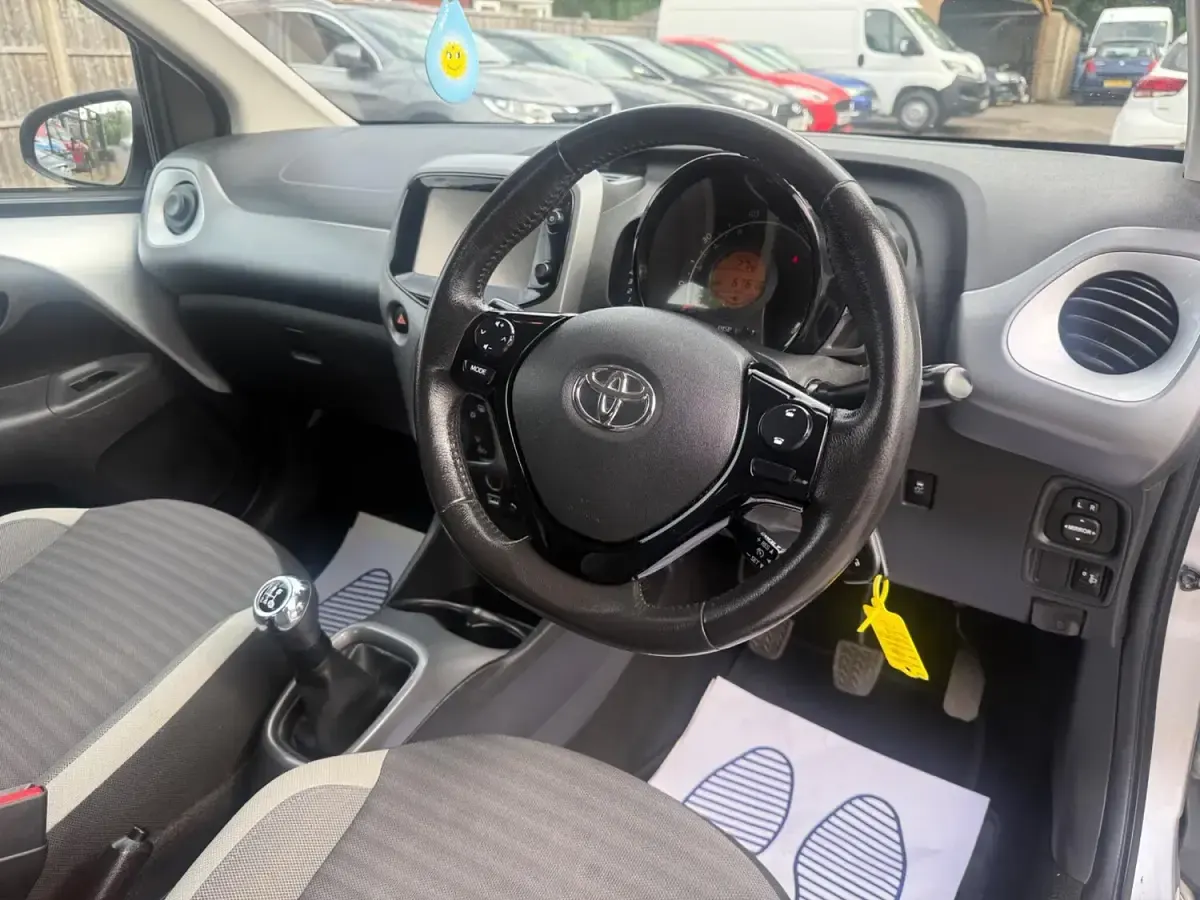 Used Toyota Aygo X-play 72 HP (52 kW) 2019 Silver Hatchback