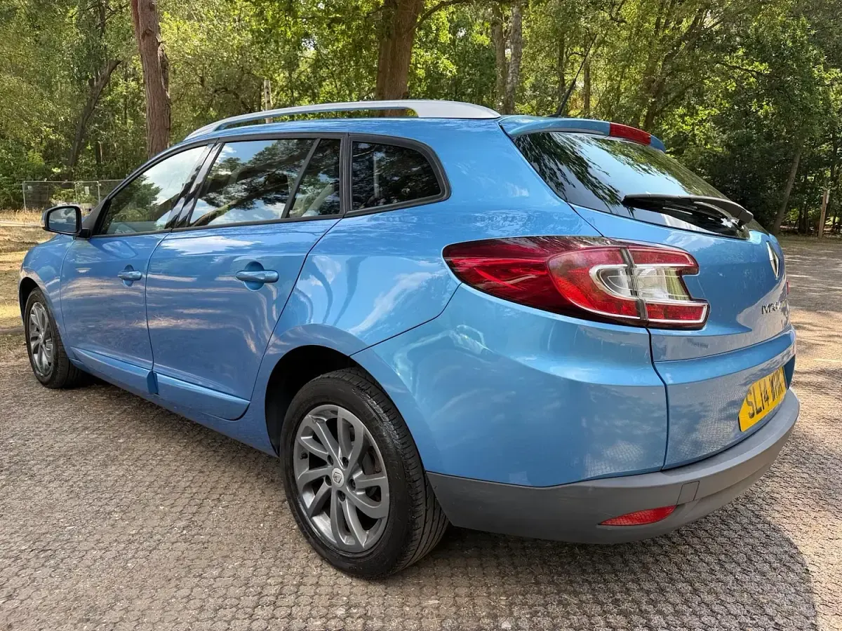 Used Renault Mégane GrandTour Dynamique 110 HP (80 kW) 2014 Blue Estate