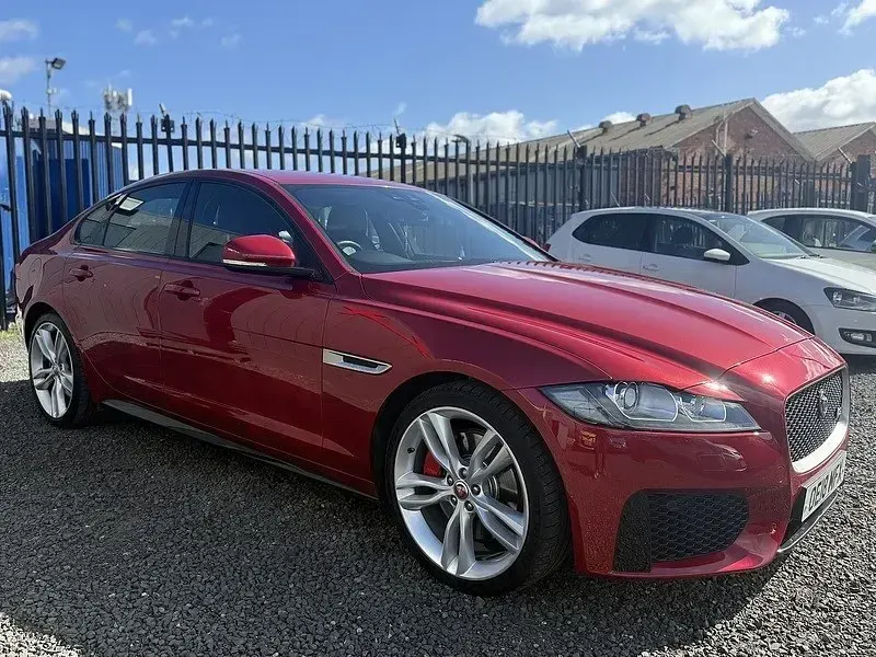 Begagnad Jaguar XF S 300 HK (220 kW) 2018 Röd Sedan