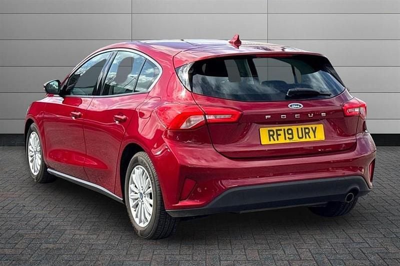 Used Ford Focus Titanium 150 HP (110 kW) 2019 Red Hatchback