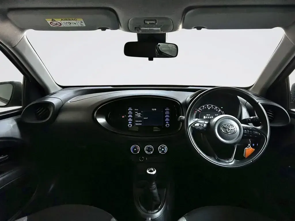 Used Toyota Aygo X PURE 72 HP (52 kW) 2022 Silver SUV