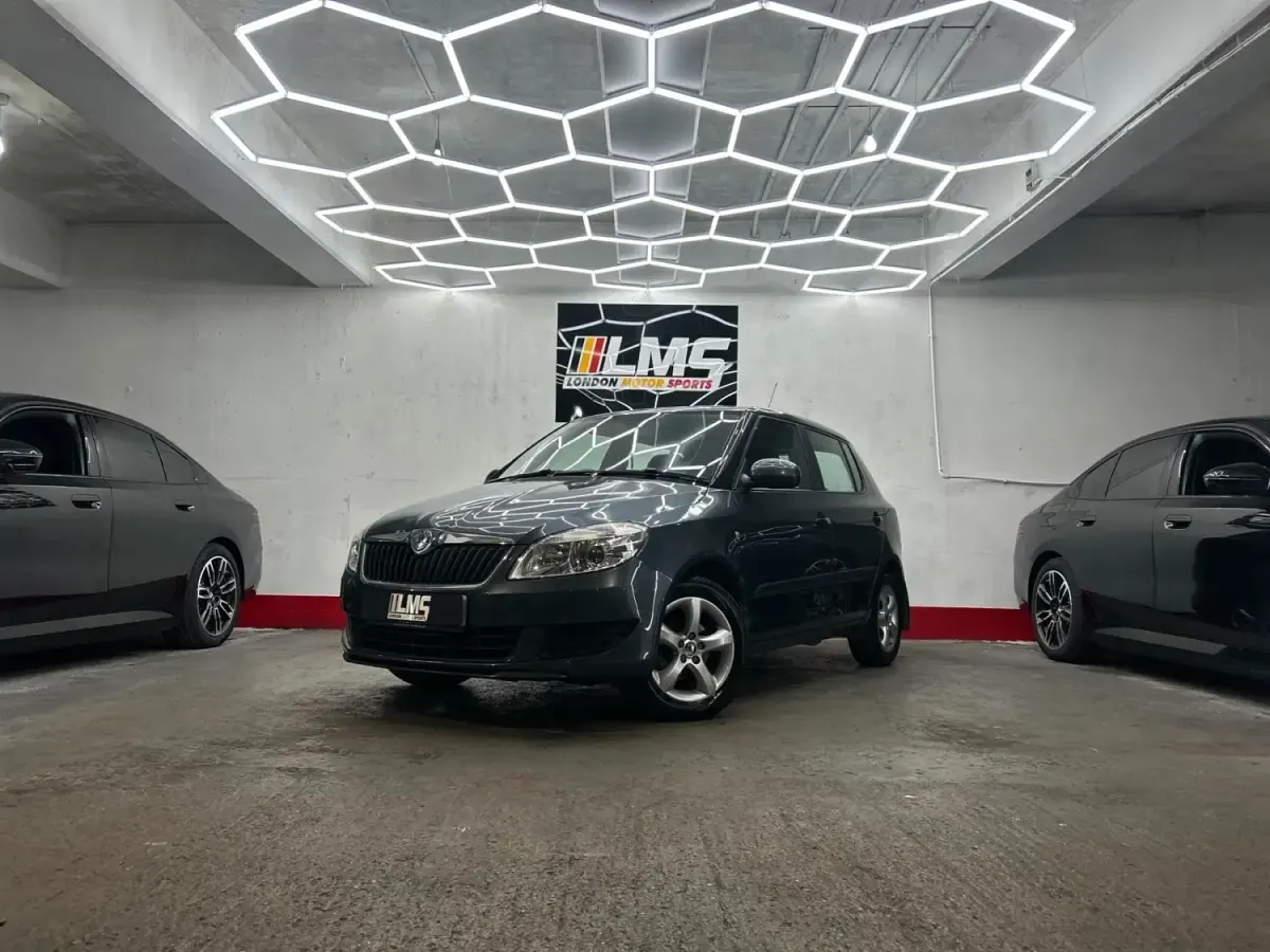 Begagnad Skoda Fabia SE 86 HK (63 kW) 2010 Grå Halvkombi