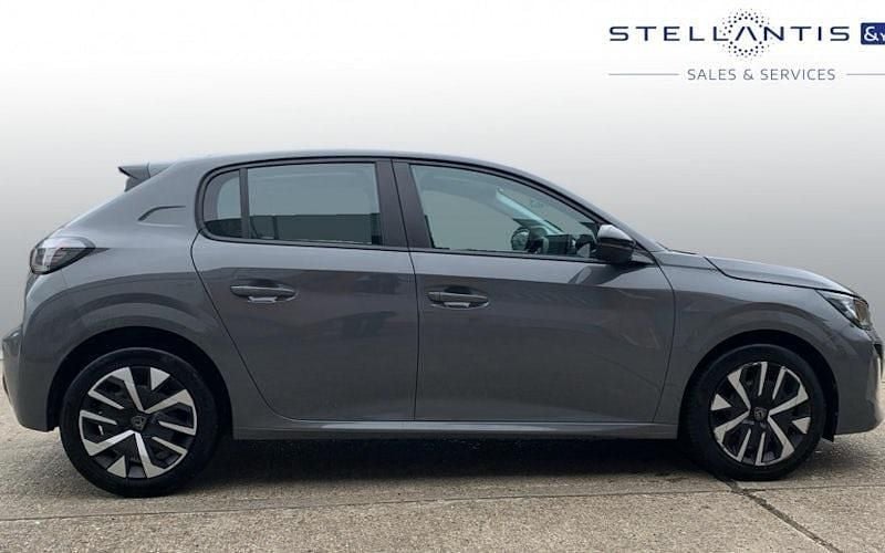 Used Peugeot 208 Active 102 HP (75 kW) 2024 Hatchback