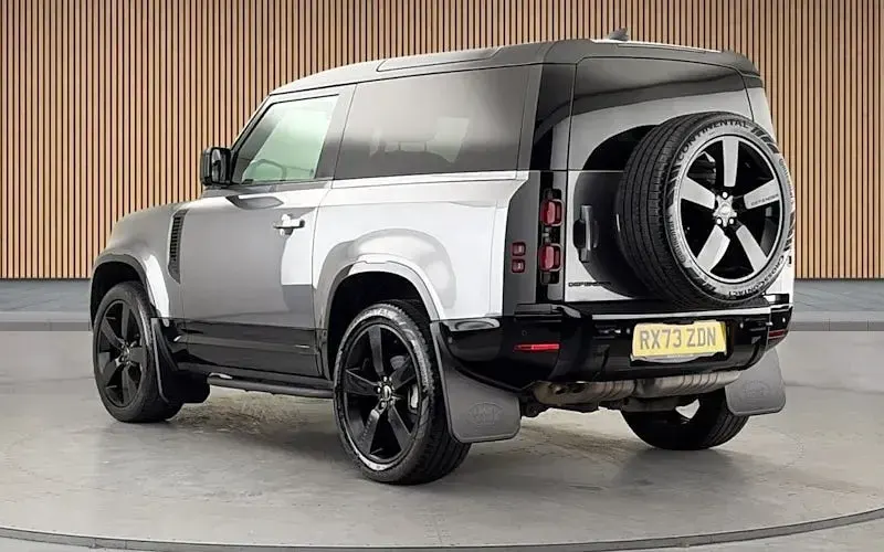 Used Land Rover Defender HSE Dynamic 249 HP (183 kW) 2025 SUV