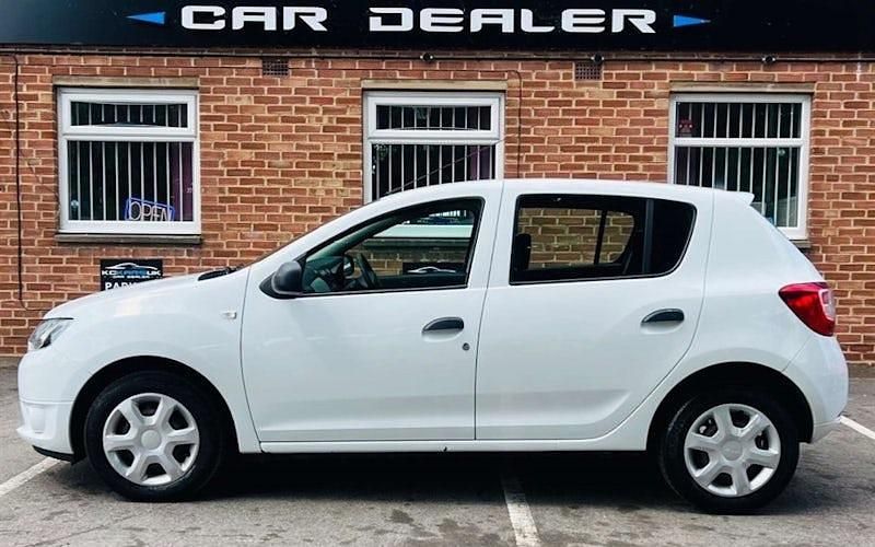 Used Dacia Sandero Ambiance 75 HP (55 kW) 2015 Hatchback