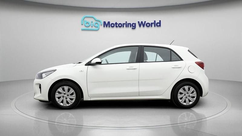 Used Kia Rio 84 HP (61 kW) 2020 White Hatchback