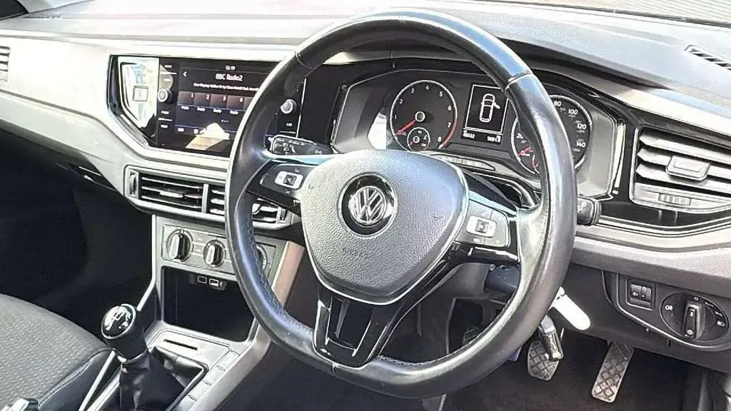 Used VW Polo SE 94 HP (69 kW) 2018 Grey Hatchback