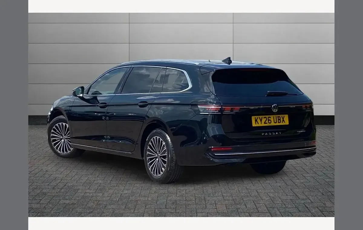 New VW Passat Elegance 204 HP (150 kW) 2026 Black Estate