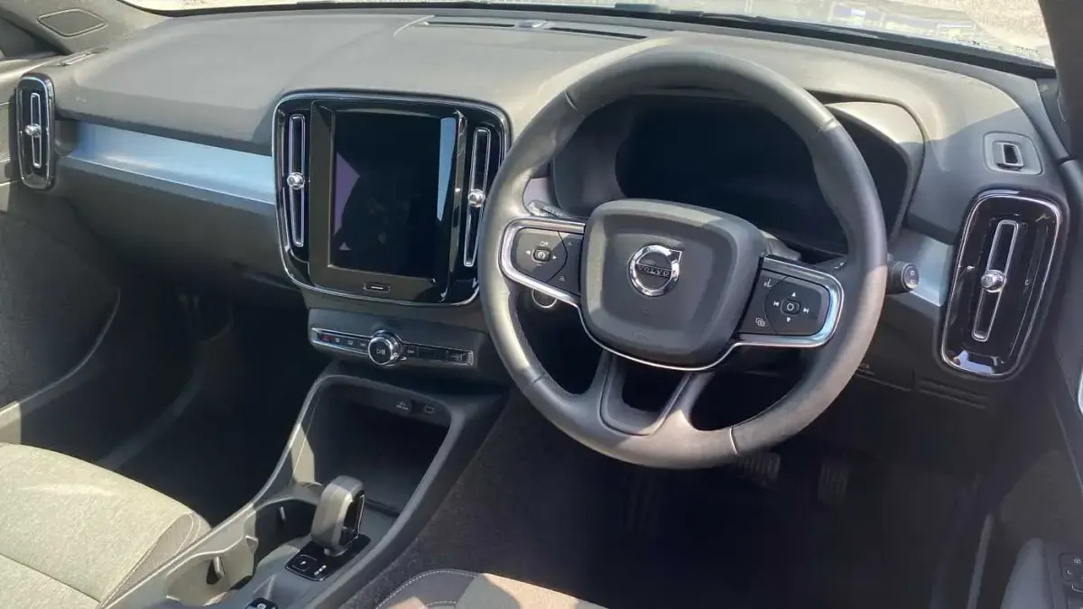 Used Volvo XC40 Core 163 HP (119 kW) 2025 Silver SUV