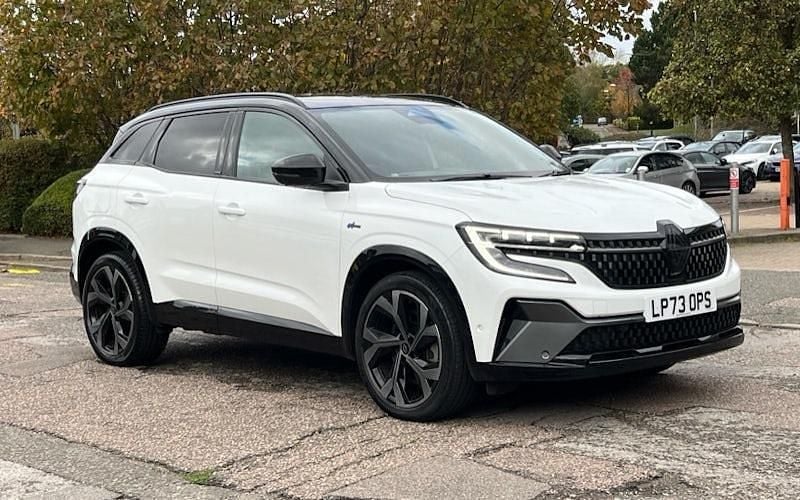Twotone metallic arctic white with diamond black roof Used 2023 Renault Austral Iconic Esprit Alpine SUV | £23,143 (Good price) - Image 1/4