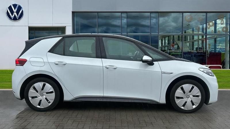 Used VW ID.3 Pro Performance 150 kW (204 HP) 2022 Glacier white metallic black Hatchback