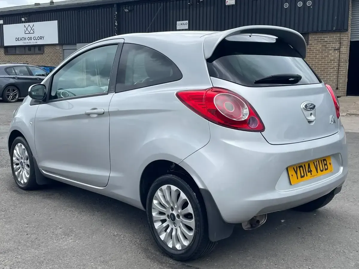 Używany Ford Ka Zetec 69 KM (50 kW) 2014 Srebrny Hatchback