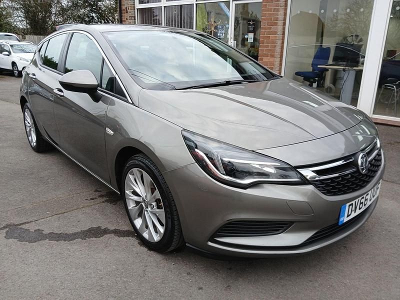 Used Vauxhall Astra Design Edition 125 HP (91 kW) 2016 Grey Hatchback