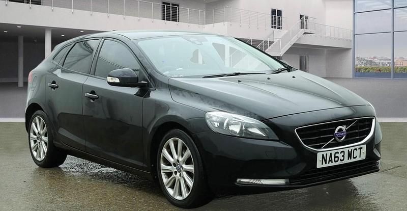 Black Used 2013 Volvo V40 Hatchback | £2,495 (Expensive) - Image 1/4