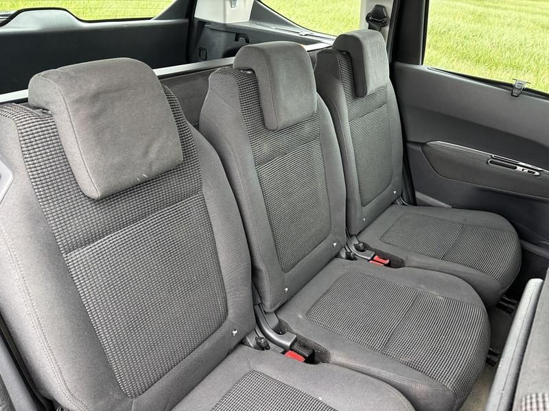 Gebraucht Peugeot 5008 Active 115 PS (84 kW) 2014 Schwarz Van / Kleinbus