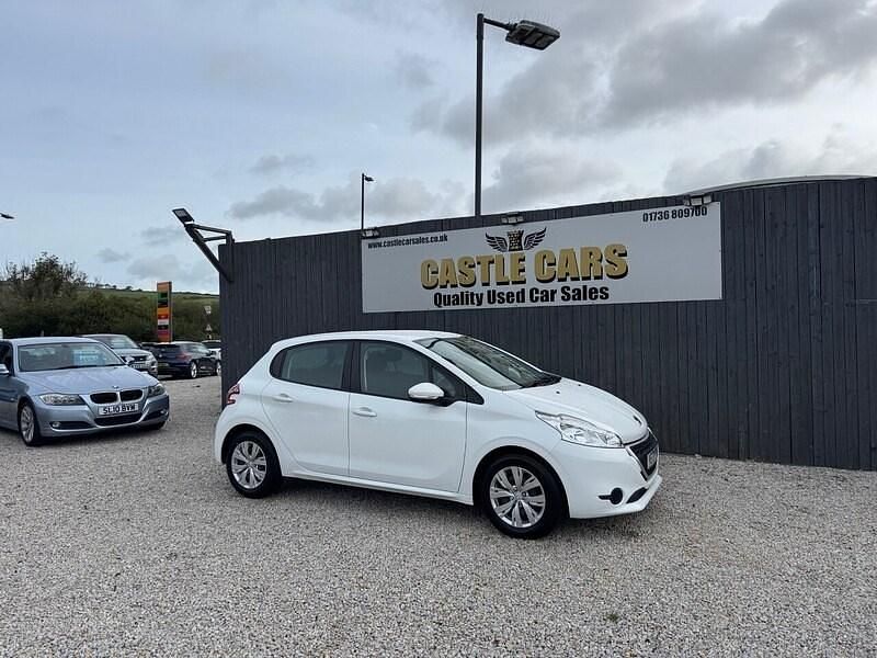White Used 2013 Peugeot 208 Access Hatchback | £6,495 (Expensive) - Image 1/4
