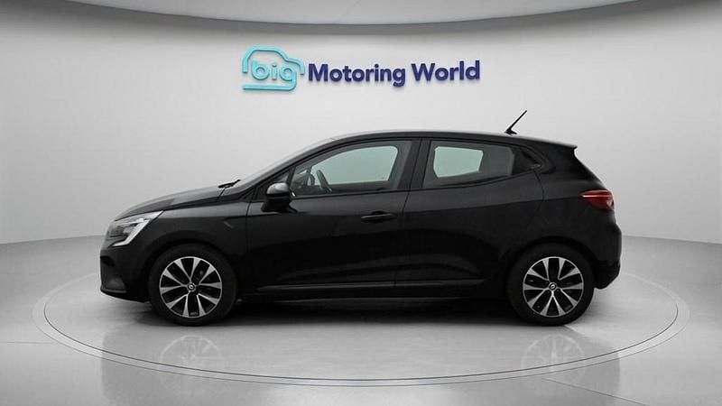 Used Renault Clio V Iconic 90 HP (66 kW) 2022 Black Hatchback