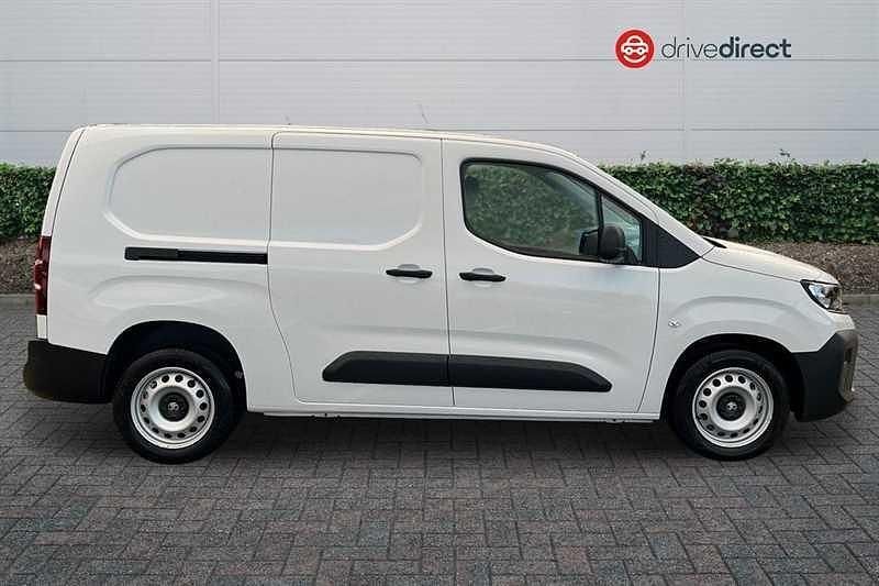 New Vauxhall Combo S 100 HP (73 kW) 2025 White MPV