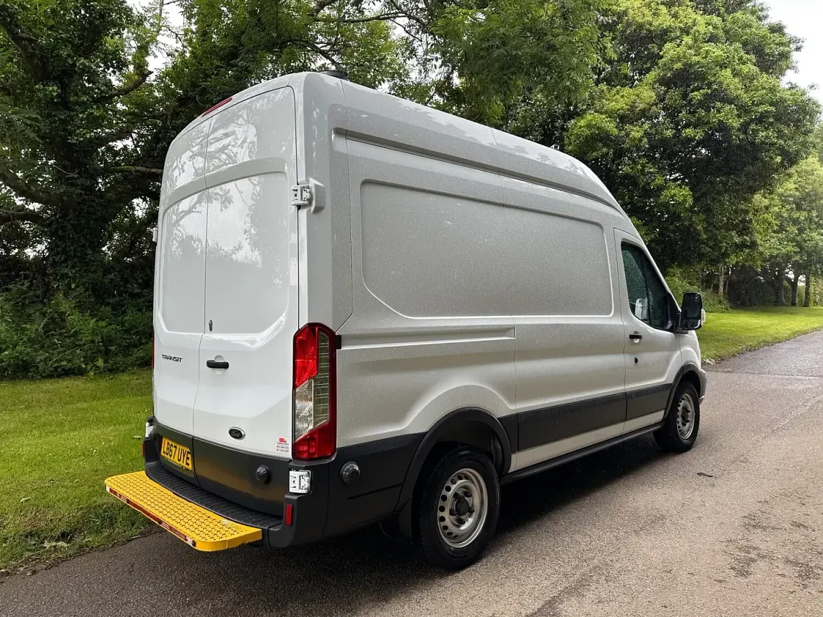 Used Ford Transit 130 HP (95 kW) 2018 White Van