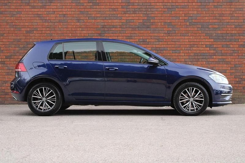 Used VW Golf VII SE 115 HP (84 kW) 2018 Blue Hatchback