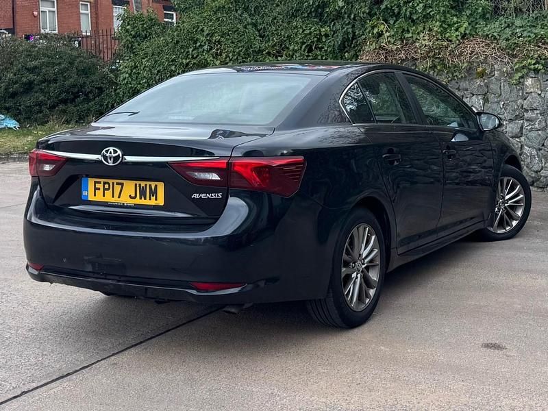 Used Toyota Avensis Business Edition 112 HP (82 kW) 2017 Black Sedan