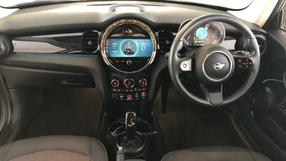 Used Mini Cooper Classic 134 HP (98 kW) 2023 Silver Hatchback